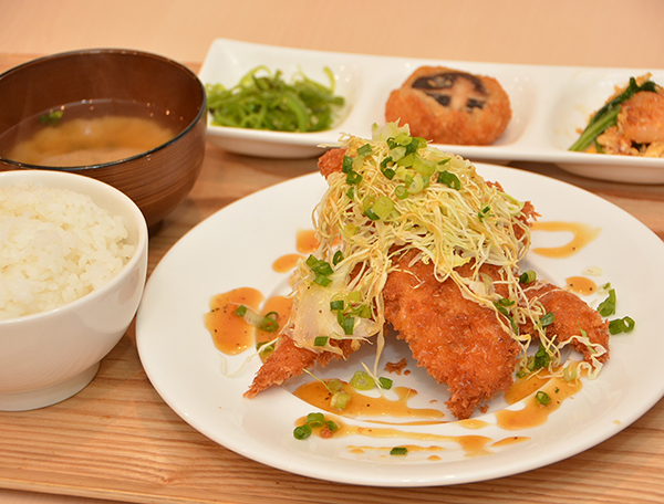 昼も夜もOK！選べるランチセット